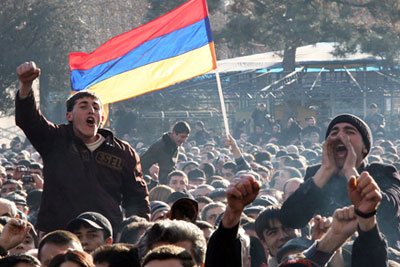 Митинг оппозиции против итогов президентских выборов проходит в Ереване