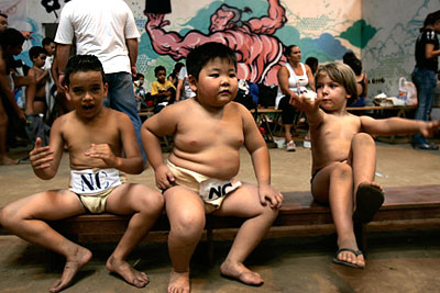 Детские соревнования по сумо в Бразилии