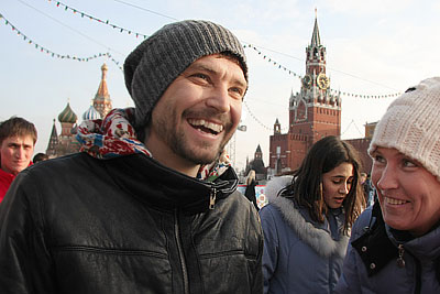 Актеры и музыканты на катке на Красной площади