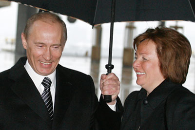 Владимир Путин с супругой Людмилой в день выборов