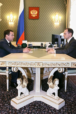 Д.Медведев провел встречу с гендиректором "Росатома" С.Кириенко