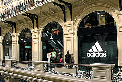 Adidas намерена увеличить продажи в России до $1 млрд