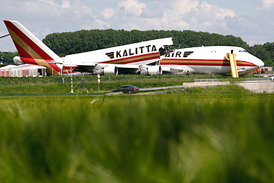 Грузовой  Boeing-747 развалился при взлете