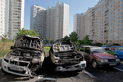 На юге Москвы ночью подожгли машины