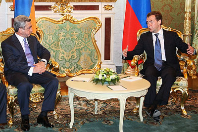 Президент России провел встречу с президентом Армении