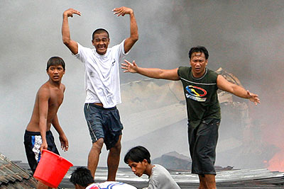 Пожар в трущобах филиппинской столицы