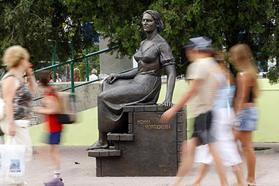 Памятник Нонне Мордюковой установлен в Ейске