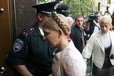 Юлия Тимошенко пришла на допрос в Генпрокуратуру