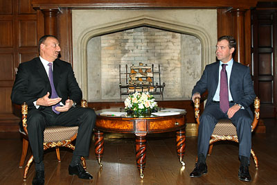 Президент России провел встречу с президентом Азербайджана