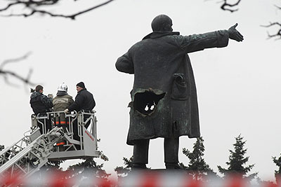В Санкт-Петербурге в результате подорвали памятник Ленину