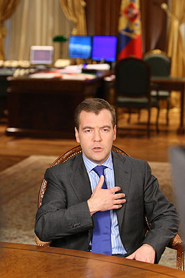 Дмитрий Медведев записал в блоге видеообращение ко Дню Победы