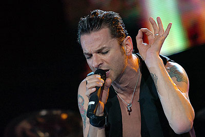 Солист Depeche Mode срочно госпитализирован