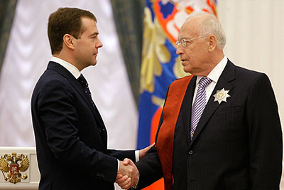 Медведев вручил государственные награды в Кремле