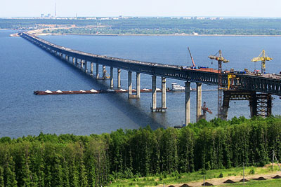 Продолжается строительство двухъярусного моста через Волгу