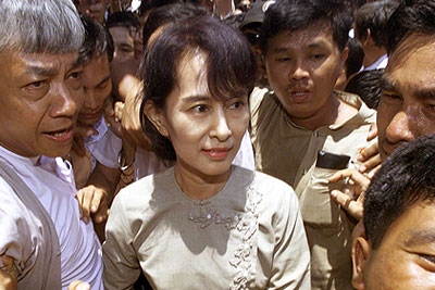 Лидер бирманской оппозиции останется под домашним арестом