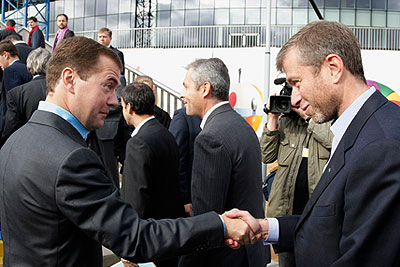 Медведев принял участие в открытии бизнес-школы "Сколково"