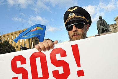 Пикет сотрудников авиакомпании "Россия" в Санкт-Петербурге