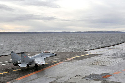 Испытание новых истребителей МиГ-29 в Баренцевом море