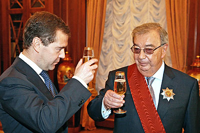 Медведев поздравил Евгения Примакова с 80-летним юбилеем