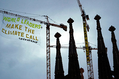 Акция активистов Greenpeace в Барселоне