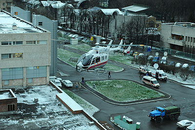 Вертолет МЧС доставил пострадавших в институт им. Склифосовского