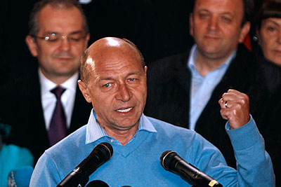 Бэсеску победил на президентских выборах в Румынии
