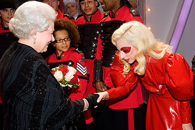 Lady GaGa выступила перед королевой Елизаветой