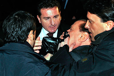 Сильвио Берлускони был доставлен в больницу Милана