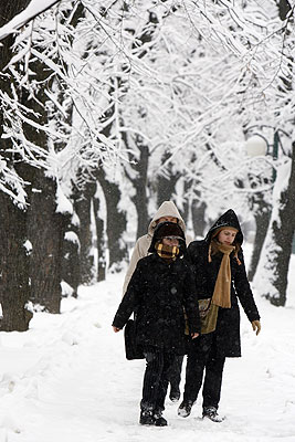 Снегопад создал серьезные транспортные проблемы в Сараево