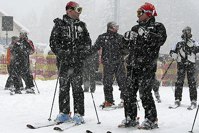 Медведев и Путин покатались на лыжах
