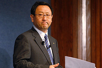 Глава концерна Toyota принес извинения в Конгрессе