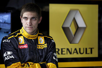 В.Петров принял участие в первом этапе "Формулы-1" в Бахрейне