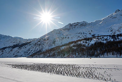10400 лыжников во время старта марафона в Швейцарии