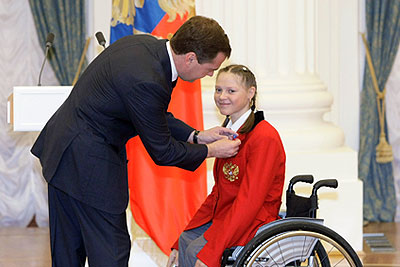 Медведев вручил награды российским паралимпийцам