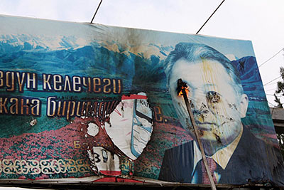 Жертвами беспорядков в Бишкеке стали 17 человек
