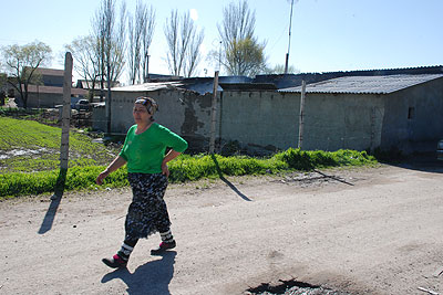После погромов 19 апреля в селе Маевка, пригород Бишкека