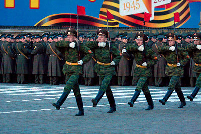 Первая ночная репетиция парада Победы на Красной площади
