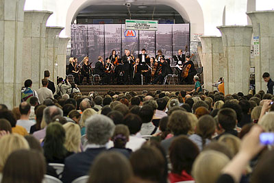 Концерт в метро на станции "Кропоткинская"