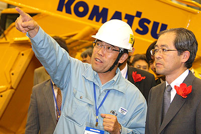 Открытие завода по выпуску строительной техники Komatsu