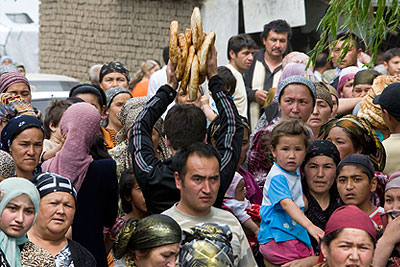 Наплыв беженцев в приграничные районы Узбекистана продолжает нарастать
