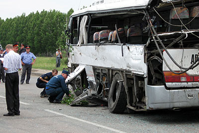 В Омске столкнулись автобус с детьми и "КАМАЗ"