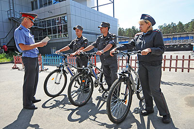 Из-за жары милиционеры Челябинска пересели на велосипеды
