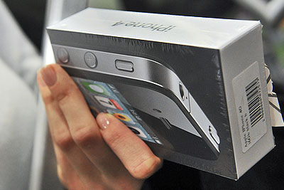 Старт официальных продаж iPhone 4G в России