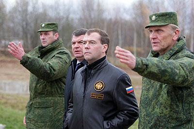 Медведев посетил военный городок в Солнечногорске