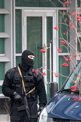 В здание Национального резервного банка вошли "вооруженные люди в масках"