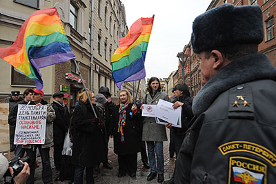 Первый разрешенный в России пикет в защиту секс-меньшинств