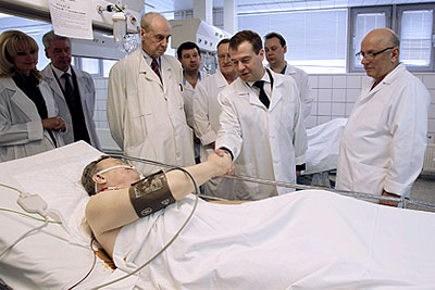 Медведев посетил институт им. Склифосовского