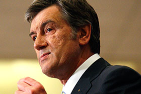 Ющенко приостановил роспуск Рады