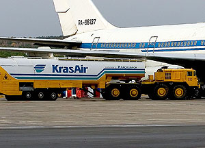 "КрасЭйр" сокращает кадры