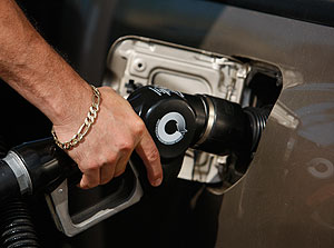 Бензин будет дешеветь и дальше